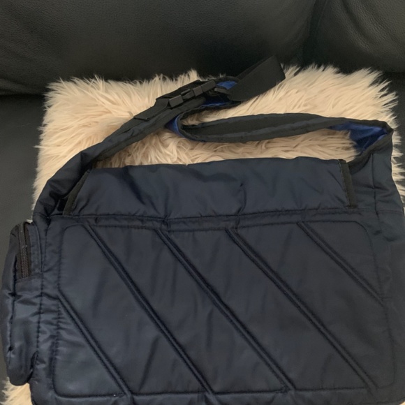 Navy GAP sling backpack - Picture 3 of 3